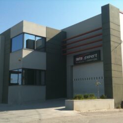 Κουφώματα αλουμινίου σε μεταλλικό κτίριο AutoExpert - Papoutsis