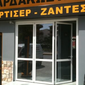 Τζαμιαρίες σε κατάστημα Ελαστικών στην Χαλκίδα