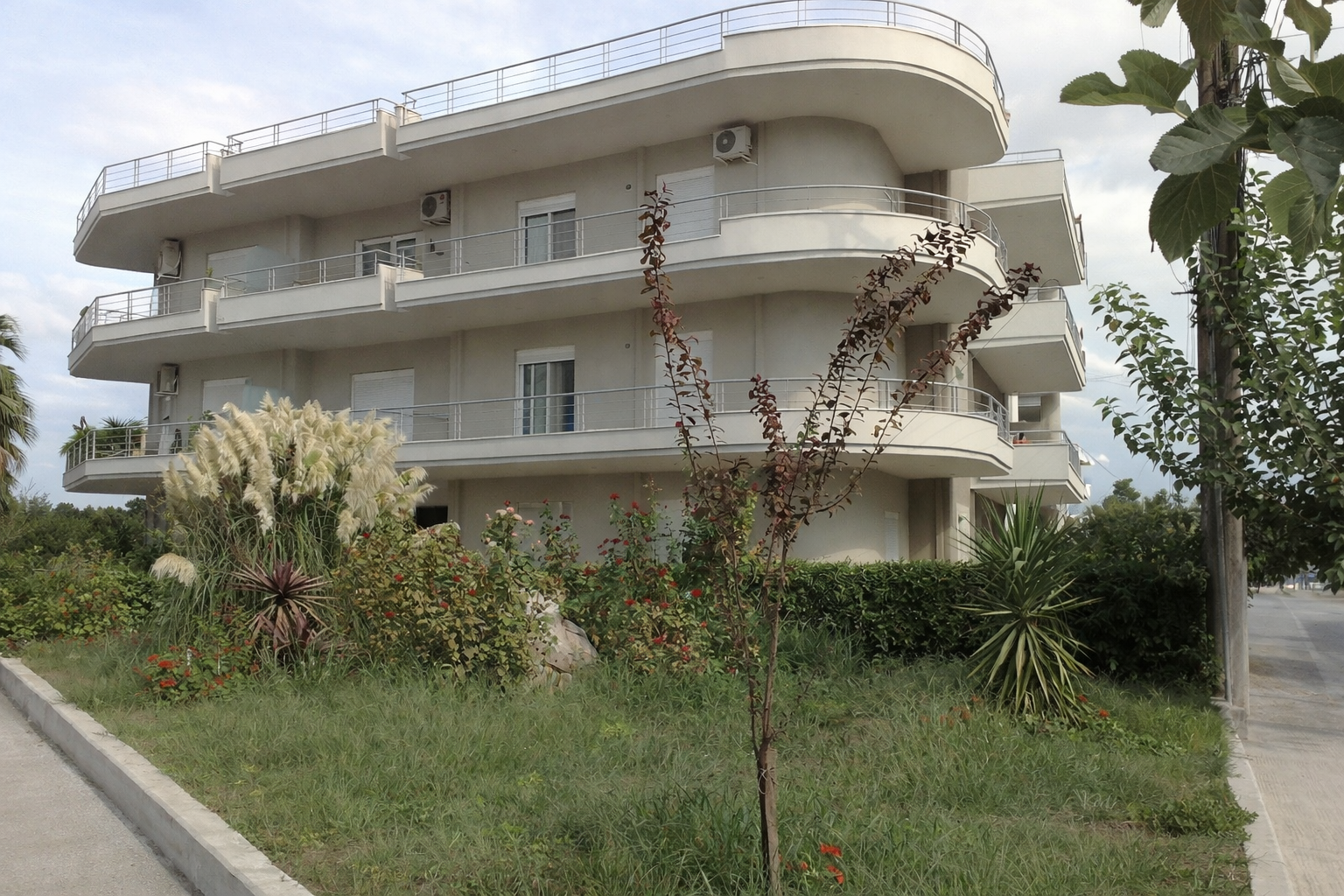 Κουφώματα αλουμινίου Europa σε πολυκατοικία Νέα Αρτάκη