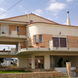 Κατοικία στην Κάνηθο Χαλκίδας με κουφώματα αλουμινίου Europa