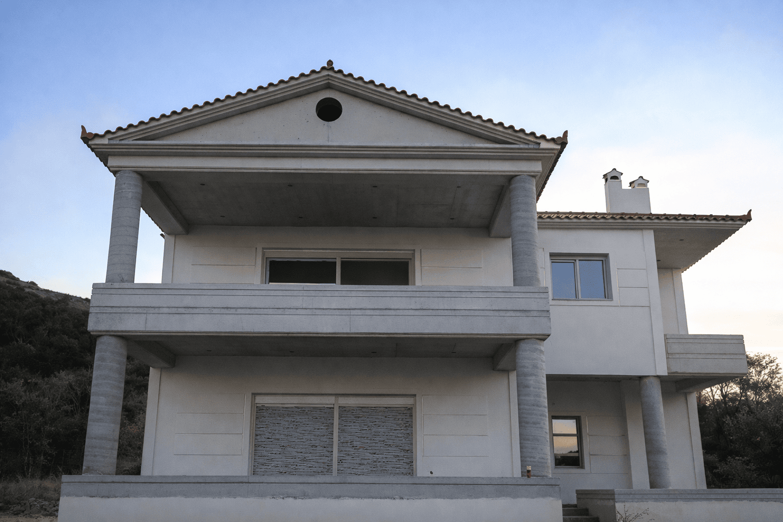 Ενεργειακά κουφώματα αλουμινίου σε νεόδμητη Νεοκλασική κατοικία στην Οκτωνιά