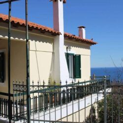 Εξοχική κατοικία στην Ενορία Κύμης με κουφώματα αλουμινίου Europa