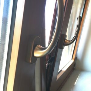 Αντικατάσταση παλαιών ξύλινων κουφωμάτων με ενεργειακά αλουμινίου σε διαμέρισμα στο Χαλάνδρι