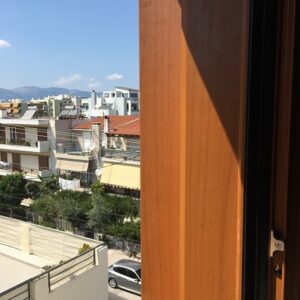 Αντικατάσταση παλαιών ξύλινων κουφωμάτων με ενεργειακά αλουμινίου σε διαμέρισμα στο Χαλάνδρι
