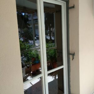 Αντικατάσταση ξύλινων κουφωμάτων με ενεργειακά αλουμινίου σε διαμέρισμα στη Μεταμόρφωση