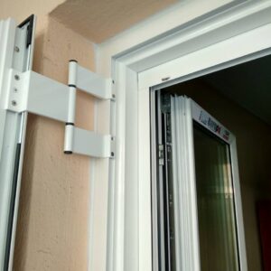 Αντικατάσταση ξύλινων κουφωμάτων με ενεργειακά αλουμινίου σε διαμέρισμα στη Μεταμόρφωση