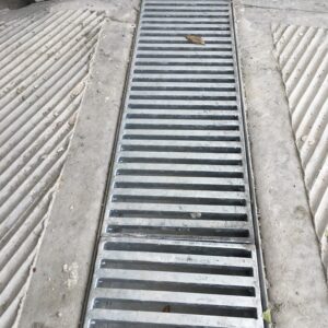 Μεταλλικές σχάρες φρεατίων και καναλιών συλλογής ομβρίων