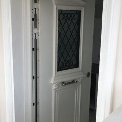 Θωρακισμένη Πόρτα Αλουμινίου Παραδοσιακή - Βάρη-Αττικής
