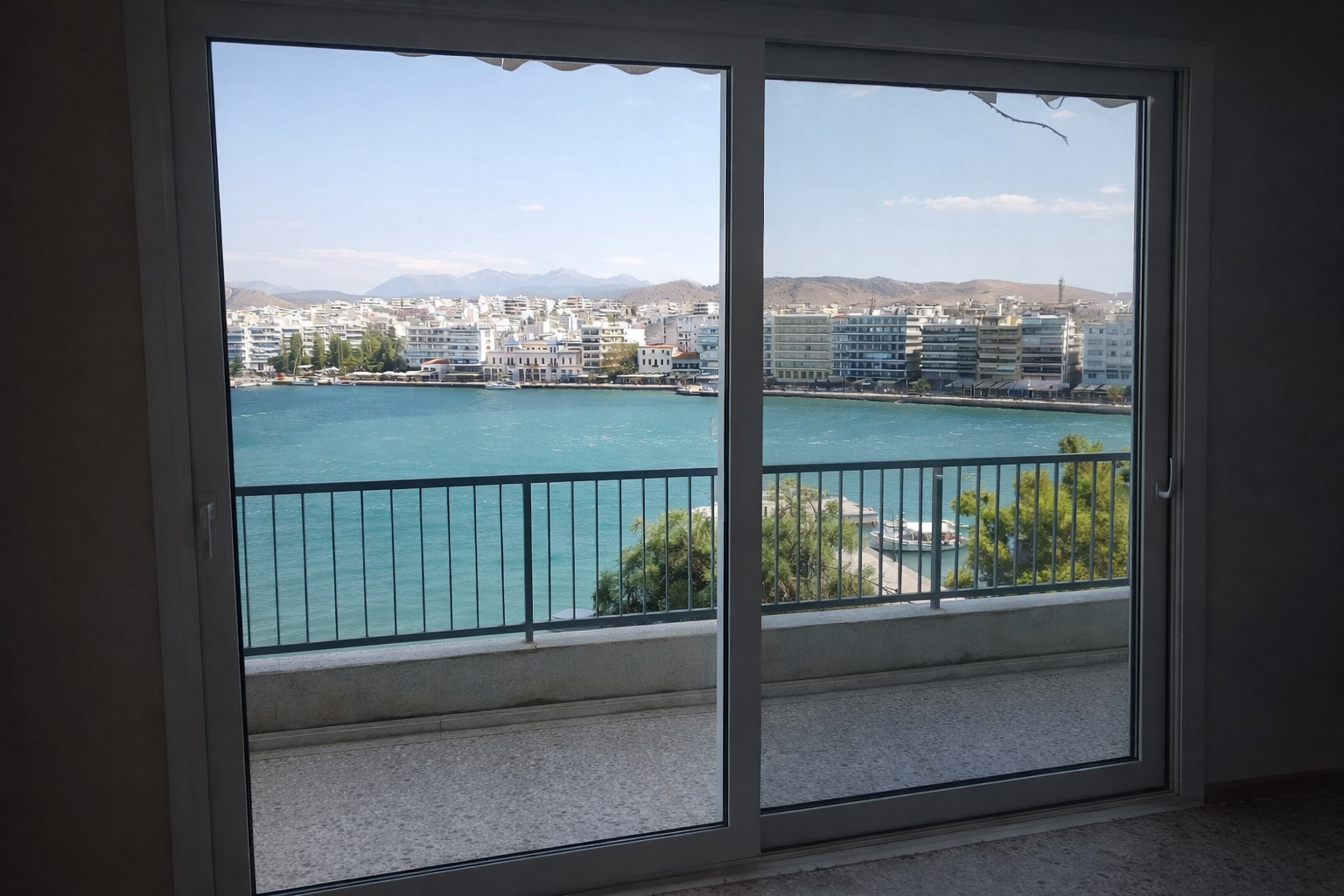 Αντικατάσταση κουφωμάτων αλουμινίου σε διαμέρισμα Καράμπαμπα με θέα Παραλία Χαλκίδας