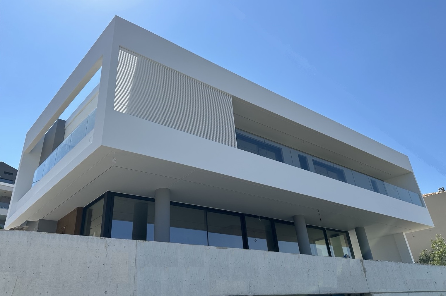 Minimal Private Residence - Europa Mparolas Aluminium Systems - Europa ESS 47 Hybrid Minimal