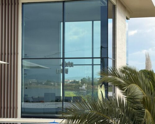 Minimal aluminium frames and Alumil Smartia M7 curtain wall corner construction in contemporary private residence