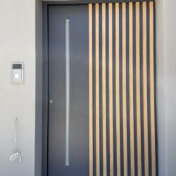 Πόρτα: Αξονική Συνεπίπεδη Αλουμινίου Superior Pivot Door - Mparolas Aluminium systems