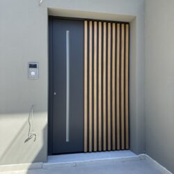 Πόρτα: Αξονική Συνεπίπεδη Αλουμινίου Superior Pivot Door - Mparolas Aluminium systems