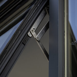 προβαλλόμενο παράθυρο σε Υαλοπέτασμα Europa ECW50 Hybrid - Curtain Wall Window