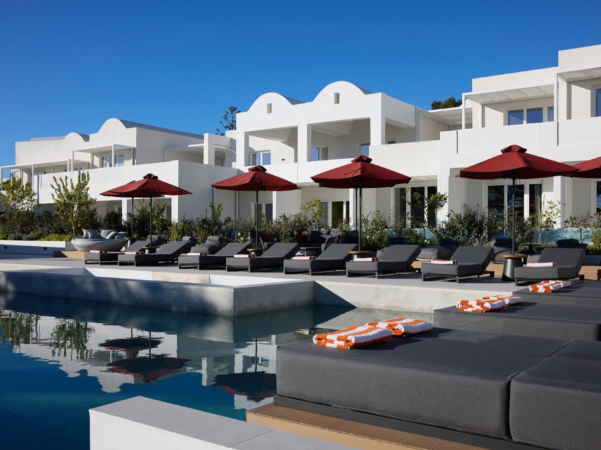 Santorini Heart Hotel & Spa στη Φηρά Σαντορίνης με πισίνα και αίθρια αλουμινίου με υαλοπίνακες ασφαλείας