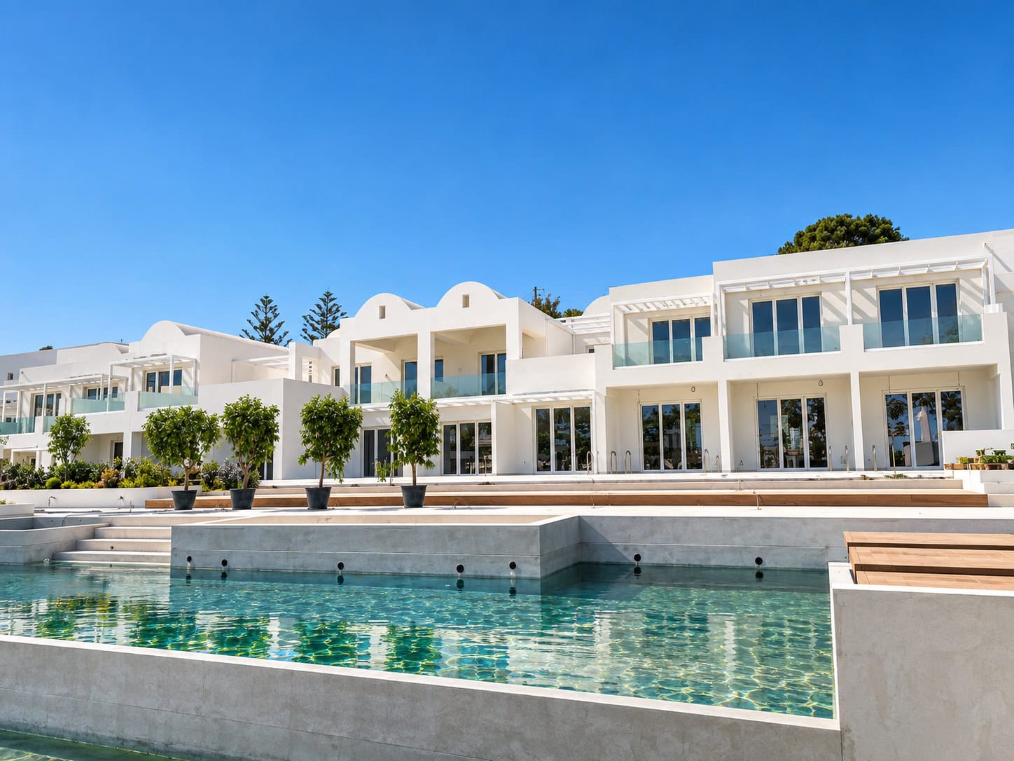 Κουφώματα αλουμινίου στο Santorini Heart Hotel & Spa στα Φηρά Σαντορίνης από τη Mparolas Aluminium Systems